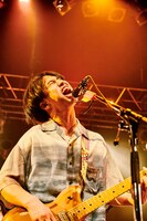 はっとり（Vo, G）（撮影：酒井ダイスケ）