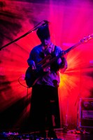 高野賢也（B, Cho）（撮影：酒井ダイスケ）