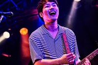 田辺由明（G, Cho）（撮影：酒井ダイスケ）