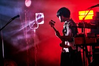 高野賢也（B, Cho）（撮影：酒井ダイスケ）