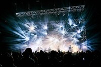 「マカロックツアーvol.12 ～生き止まらないように走るんだゾ！篇～」ツアーファイナルの様子。（撮影：酒井ダイスケ）