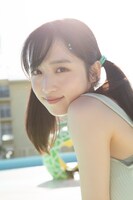 「AKB48小栗有以1st写真集 君と出逢った日から」より。（撮影：細居幸次郎）