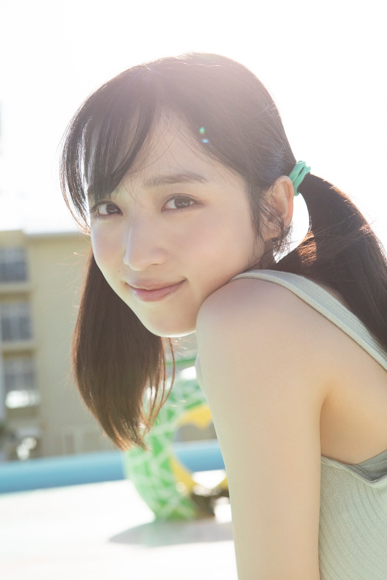 「AKB48小栗有以1st写真集 君と出逢った日から」より。（撮影：細居幸次郎）