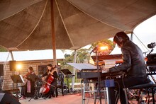 左から沖祥子、福井綾、小林武史。