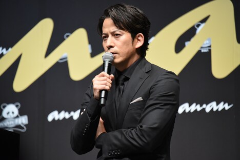 なにわ男子について語る岡田准一。