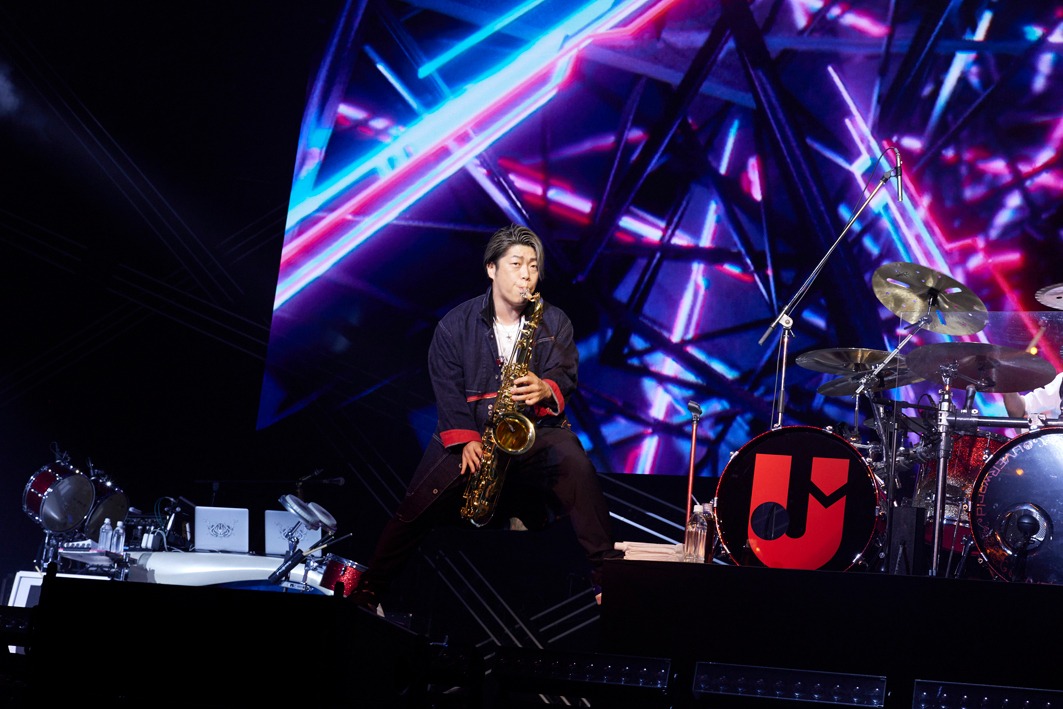 誠果（Sax, Manipulator / UVERworld）（撮影：山内洋枝）