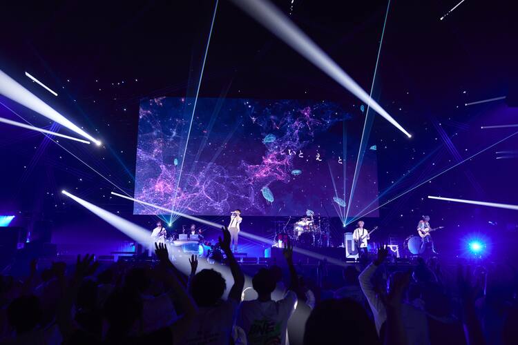Uverworld アイナ ジ エンド Creepy Nutsが観客の心身揺さぶった バズリズムlive 初日 ライブレポート 写真19枚 音楽ナタリー Uverworld アイナ ジ エンド Creepy Nutsが観客の心身揺さぶった バズリズムlive 初日 ライブレポート 写真19枚 音楽ナタリー