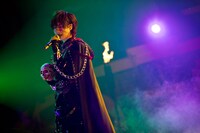 となりの坂田。（撮影：小松陽祐 / ODD JOB、堀卓朗 / ELENORE）