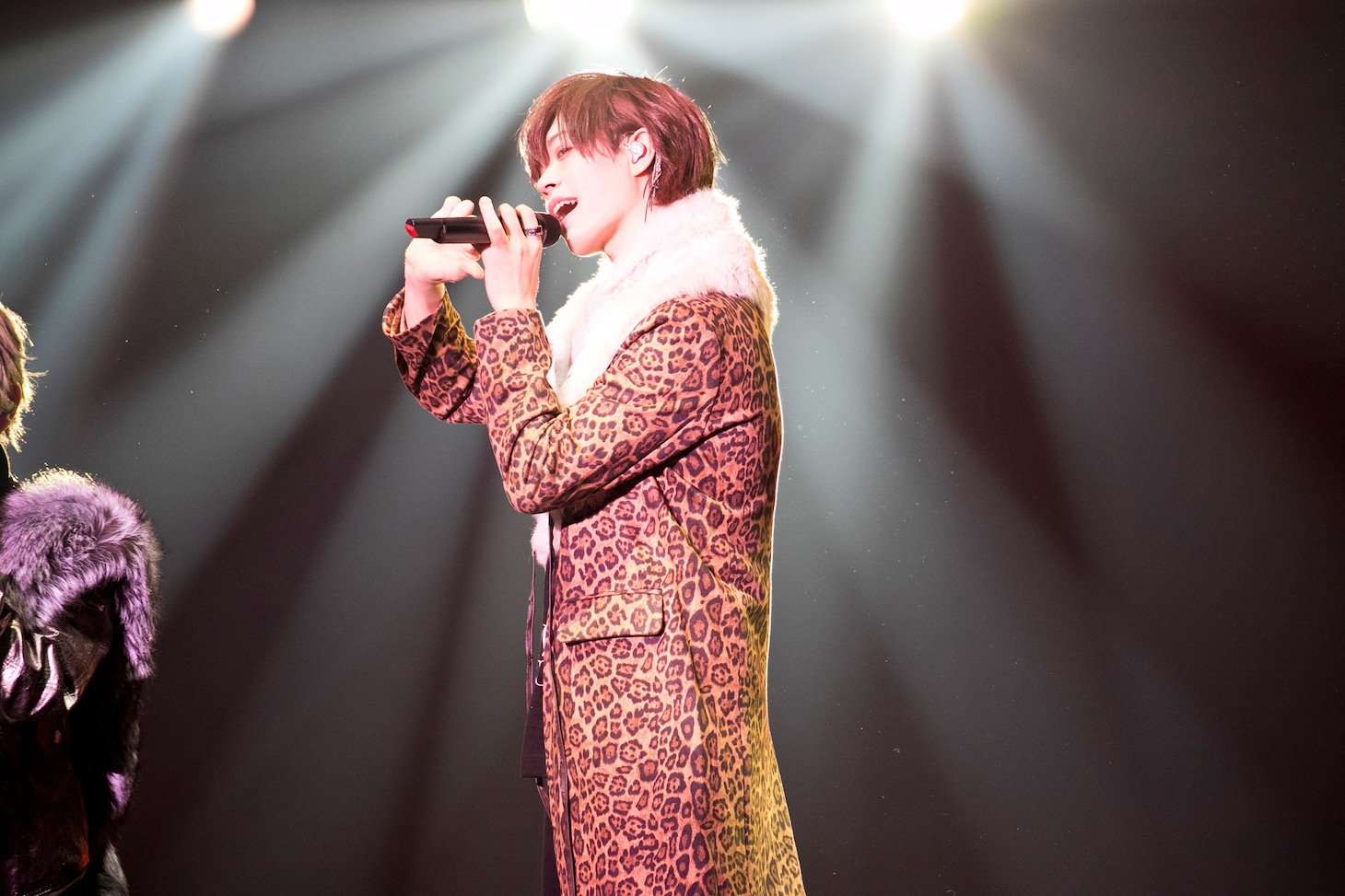 となりの坂田。（撮影：小松陽祐 / ODD JOB、堀卓朗 / ELENORE）