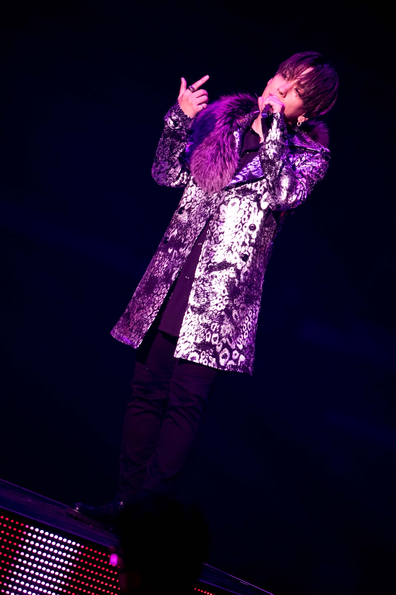 人気画像10位は「実はバンパイアだった浦島坂田船、初の配信ハロパでたっぷり24曲パフォーマンス」より、志麻。（撮影：小松陽祐 / ODD JOB、堀卓朗 / ELENORE）