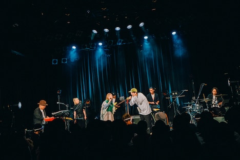 「sleep sleep」披露中の様子。（撮影：中村里緒）