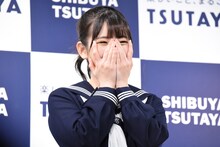 15期に写真集を見られることを想像し恥ずかしがる北川莉央（モーニング娘。'21）。