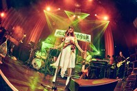 黒木渚「死に損ないのパレード」の様子。（撮影：後藤壮太郎）