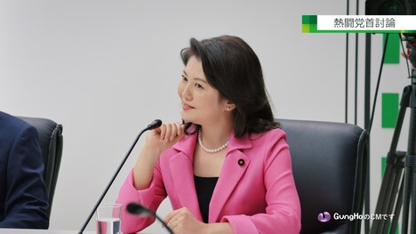 「パズル&ドラゴンズ」の新テレビCM「パズドラ党 / 党首討論」編より。