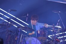 荒井智之（Dr, Cho / sumika）（撮影：山内洋枝）