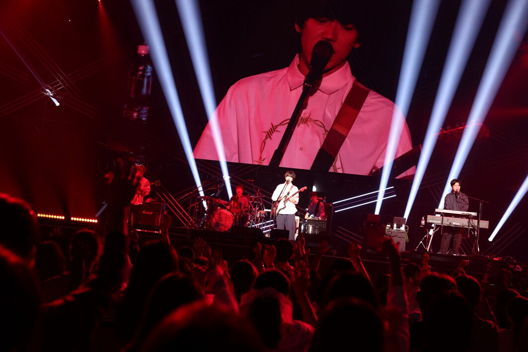 片岡健太（Vo, G / sumika）（撮影：山内洋枝） - sumika、マカえん