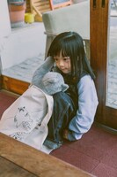 urarakacat スウェット、トートバッグの着用イメージ。