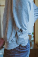 urarakacat スウェットの着用イメージ。