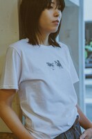 urarakacat Tシャツの着用イメージ。