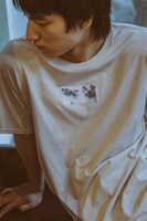 urarakacat Tシャツの着用イメージ。