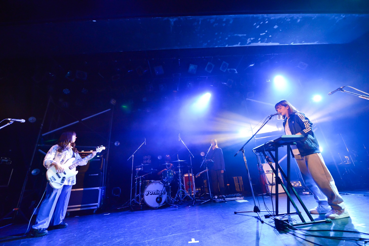 「PELICAN FANCLUB 2man Live『星座して光』」よりyonigeのステージの様子。（Photo by AZUSA TAKADA）