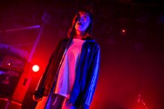 牛丸ありさ(Vo, G / yonige)(Photo by AZUSA TAKADA)