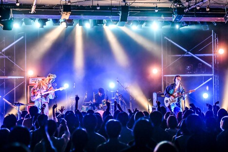 「PELICAN FANCLUB 2man Live『星座して光』」よりPELICAN FANCLUBのステージの様子。(Photo by AZUSA TAKADA)
