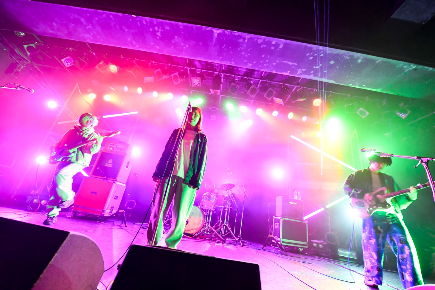 「星座して二人 feat. 牛丸ありさ」披露中の様子。（Photo by AZUSA TAKADA）