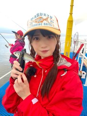 ≠ME菅波美玲、テレ玉「釣りまか」でロンブー亮と釣り楽しむ