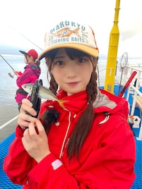 ≠ME菅波美玲、テレ玉「釣りまか」でロンブー亮と釣り楽しむ