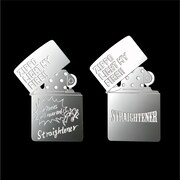 購入者にプレゼントされるオリジナルメタルステッカー。