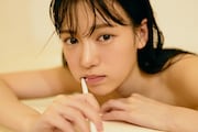 運上弘菜「WHITE.」より。