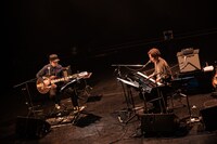 左から八橋義幸、中田裕二。（撮影：衣斐誠）