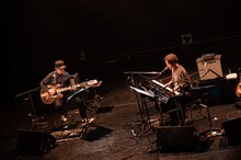 左から八橋義幸、中田裕二。（撮影：衣斐誠）