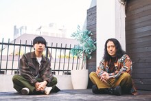 左から尾崎世界観、又吉直樹。