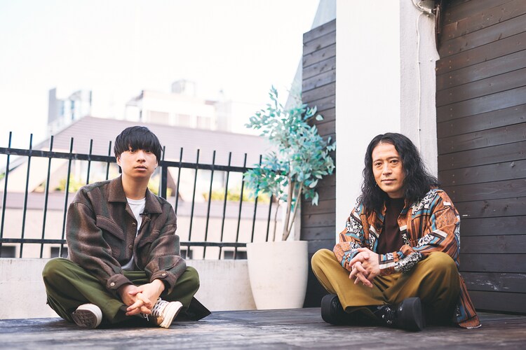 クリープハイプ尾崎世界観がピース又吉と歌詞を語る 小説家としての共通点も 音楽ナタリー