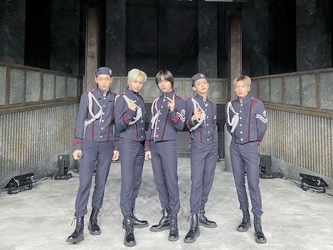 TOMORROW X TOGETHER (P)&(C)BIGHIT MUSIC