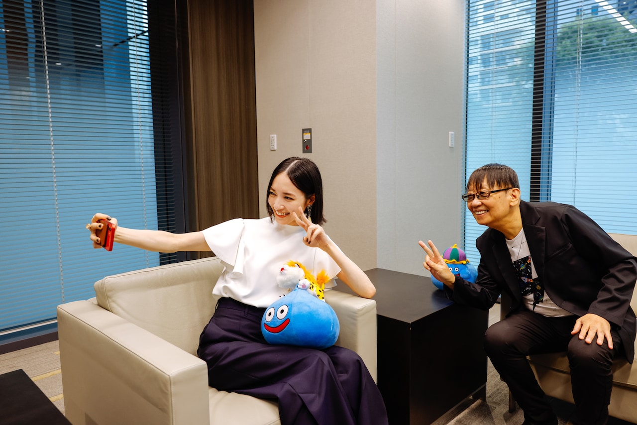 記念に自撮りをするのっちさんと堀井さん。