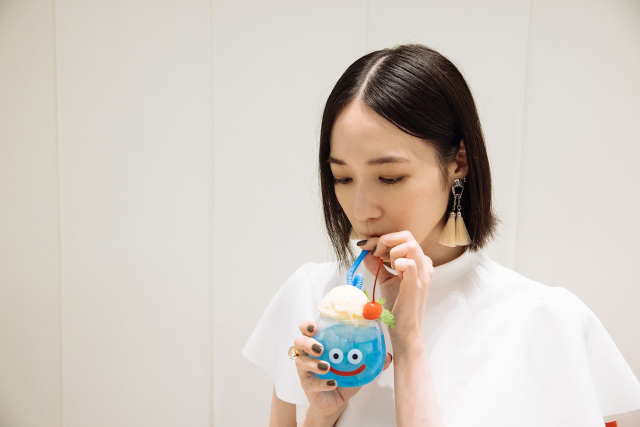 ひと口飲んで……。