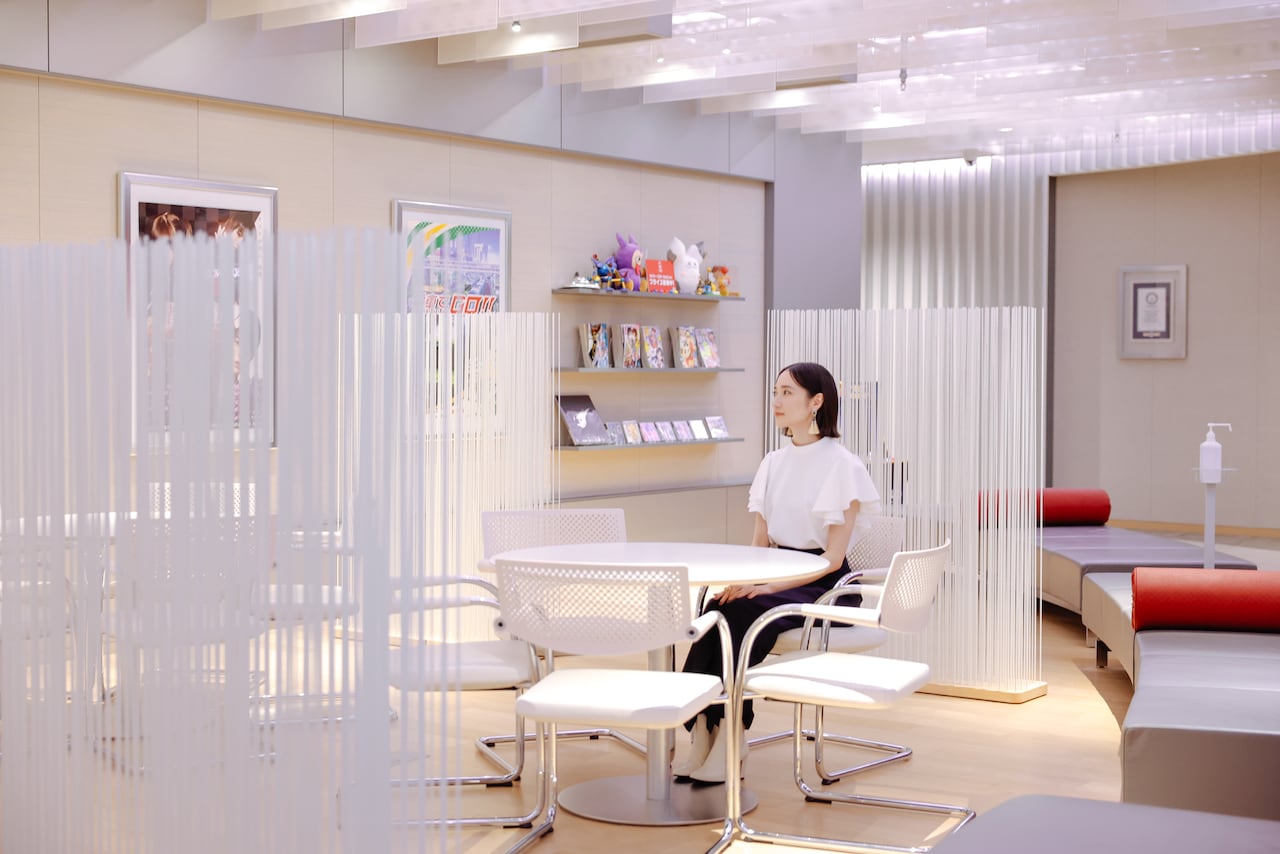 スクウェア・エニックスは在宅勤務制度を導入し、スタッフの大部分が在宅勤務中。この日も社内にはほとんど人がいませんでした。