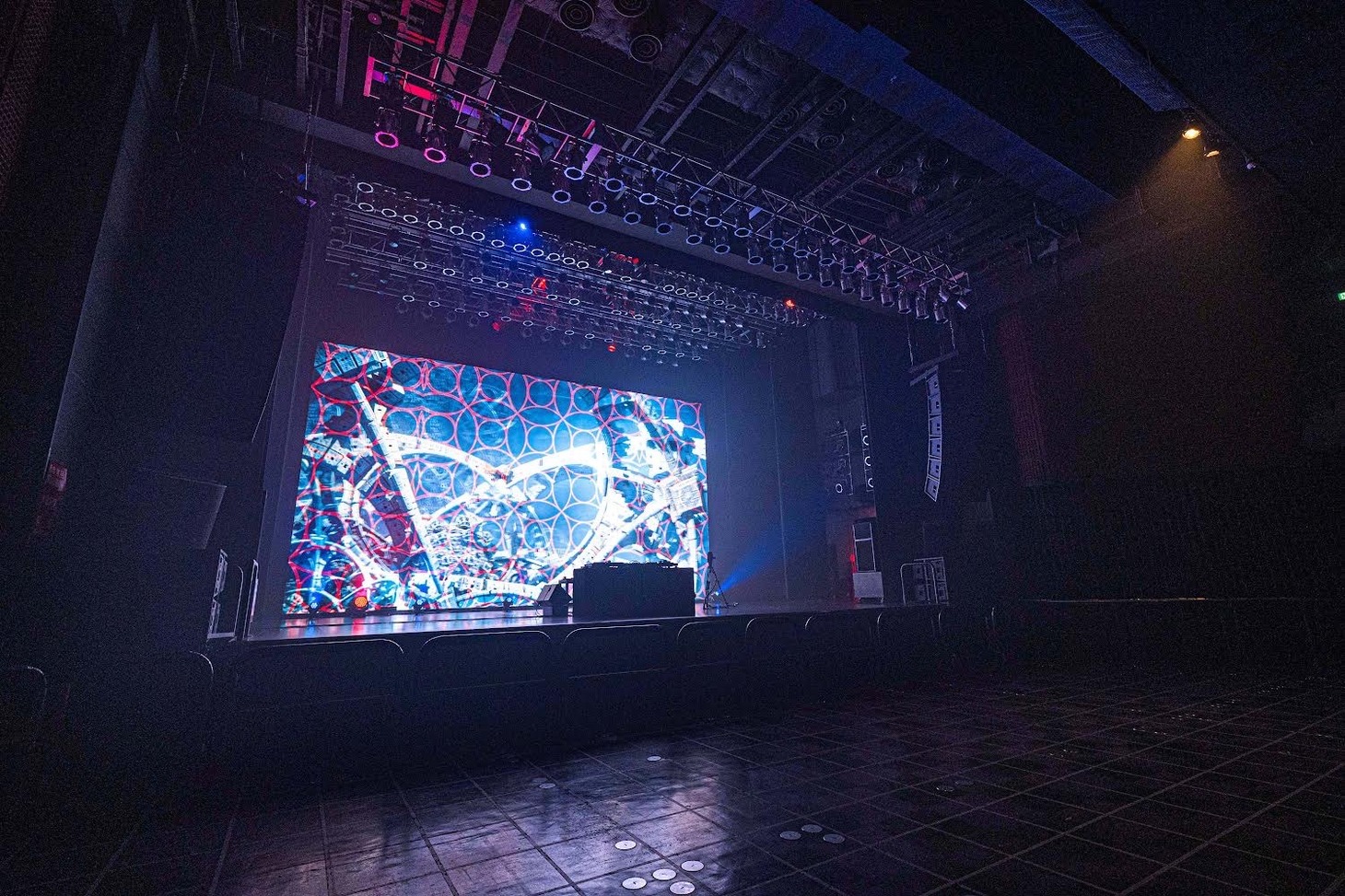 O-EASTの内観。