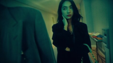 竹内まりや「プラスティック・ラブ」ミュージックビデオのワンシーン。