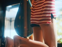 PARADISES「柏木由紀なりのPARADISES -夏のバカヤロー-」ミュージックビデオより。