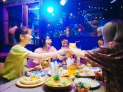 PARADISES「柏木由紀なりのPARADISES -夏のバカヤロー-」ミュージックビデオより。