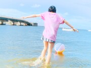 PARADISES「柏木由紀なりのPARADISES -夏のバカヤロー-」ミュージックビデオより。