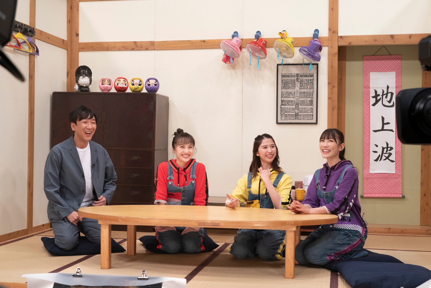 左から飯塚悟志（東京03）、百田夏菜子、玉井詩織、高城れに。