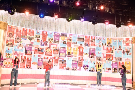 「『ももクロChan』10周年記念オンラインプレミアムライブ！～最高の笑顔でバラエティ番組～」の様子。