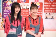 左から佐々木彩夏、百田夏菜子。