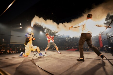 ザ・リーサルウェポンズとホッケー社長。