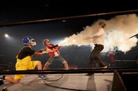 ザ・リーサルウェポンズとホッケー社長。